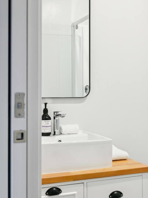 950M To Cbd - Instant Book Tidy Unit Apartment Gisborne Ngoại thất bức ảnh
